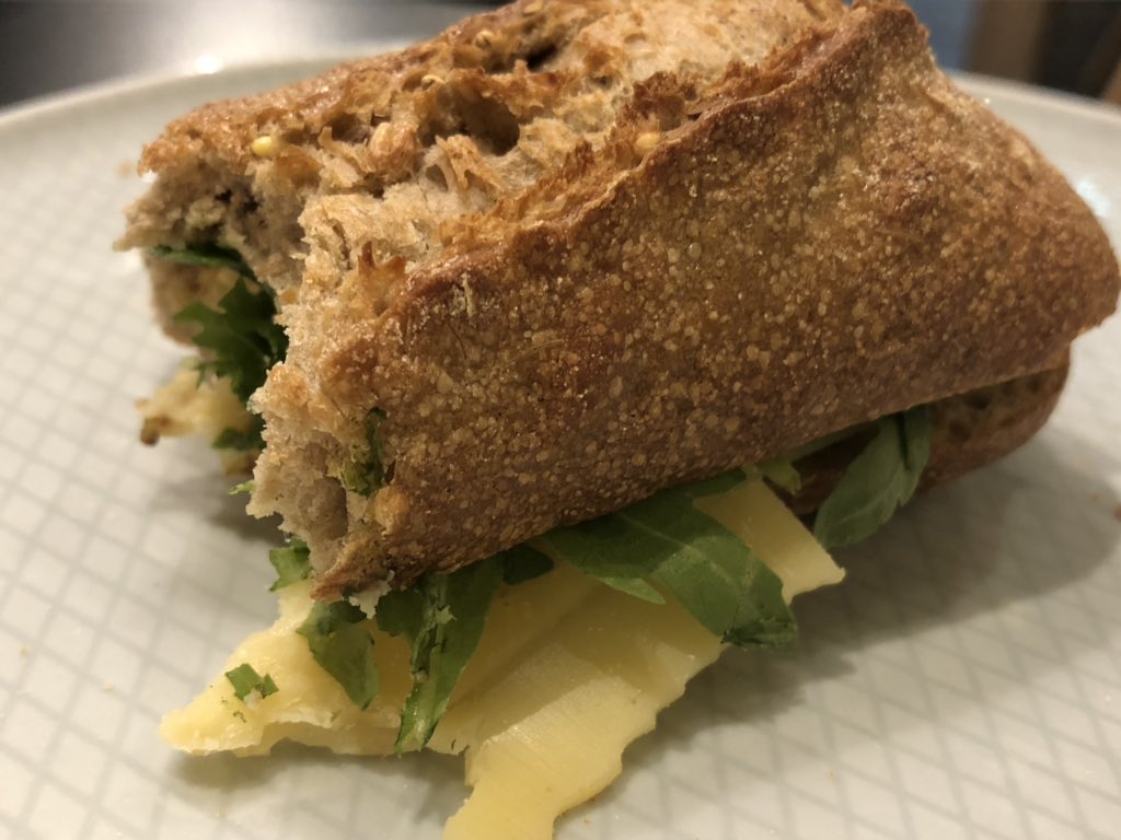 Vandaag een lunch met Hollandse kaas. #ikeetzuidhollands? Vandaag alleen Hollands dus...;)