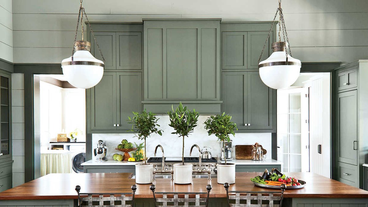 DCFaricy's tweet photo. Bold, patterned tile flooring could fit perfectly with your #homedesign. #designtips  https://t.co/RLBMzgkXBh https://t.co/uOeodv2aUI