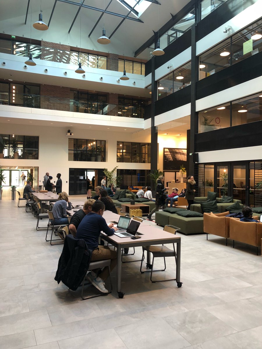 Docorga déménage du 2ème arrondissement de Paris et pose ses valises dans le 3ème. L'équipe commerciale est confortablement installée dans cet espace de co-working afin de vous former sur le RGPD. #WeWork
PS : Vous êtes les bienvenus pour un café