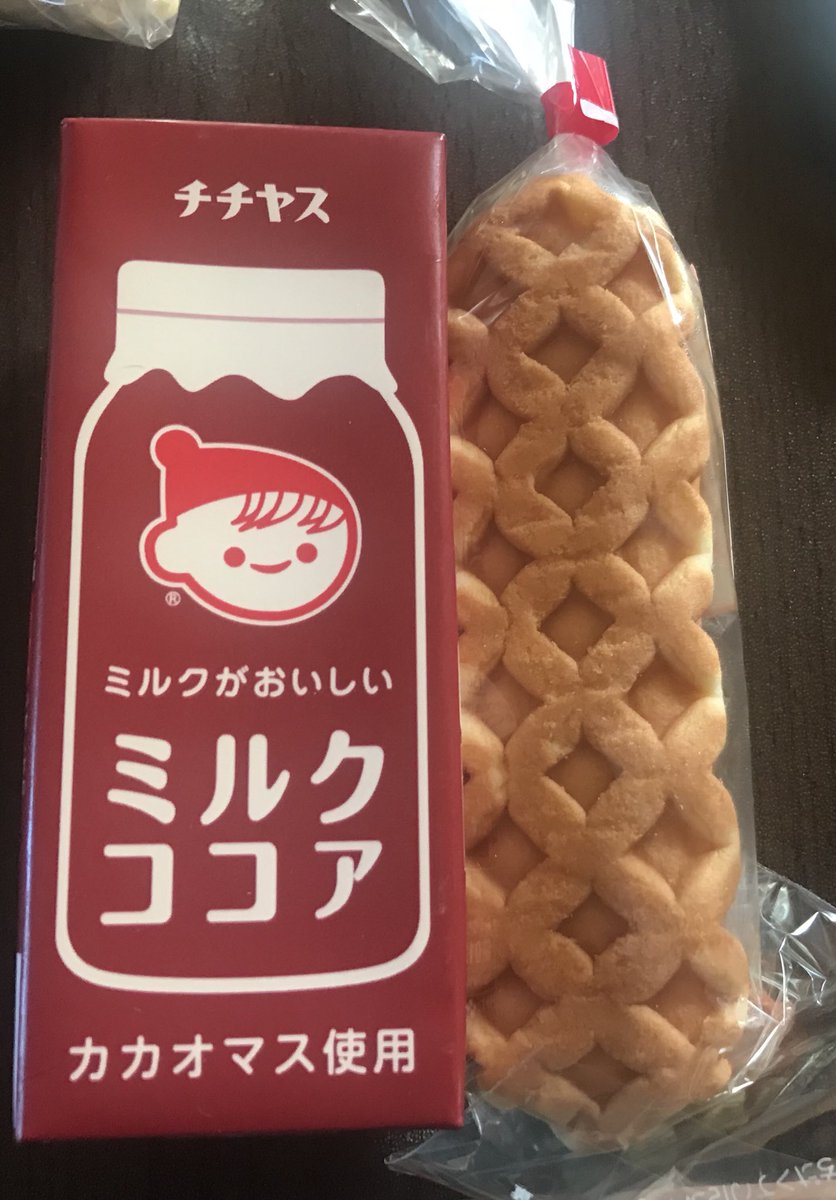八戸食べ歩き巡り チーズワッフル 原宿ドック 給食 オレンジハートで買ってきた 原宿ドッグ パック飲料0ml分と同じ長さでしたが 美味しかったです 給食の時間に食べたチーズドッグは これより小さかったです