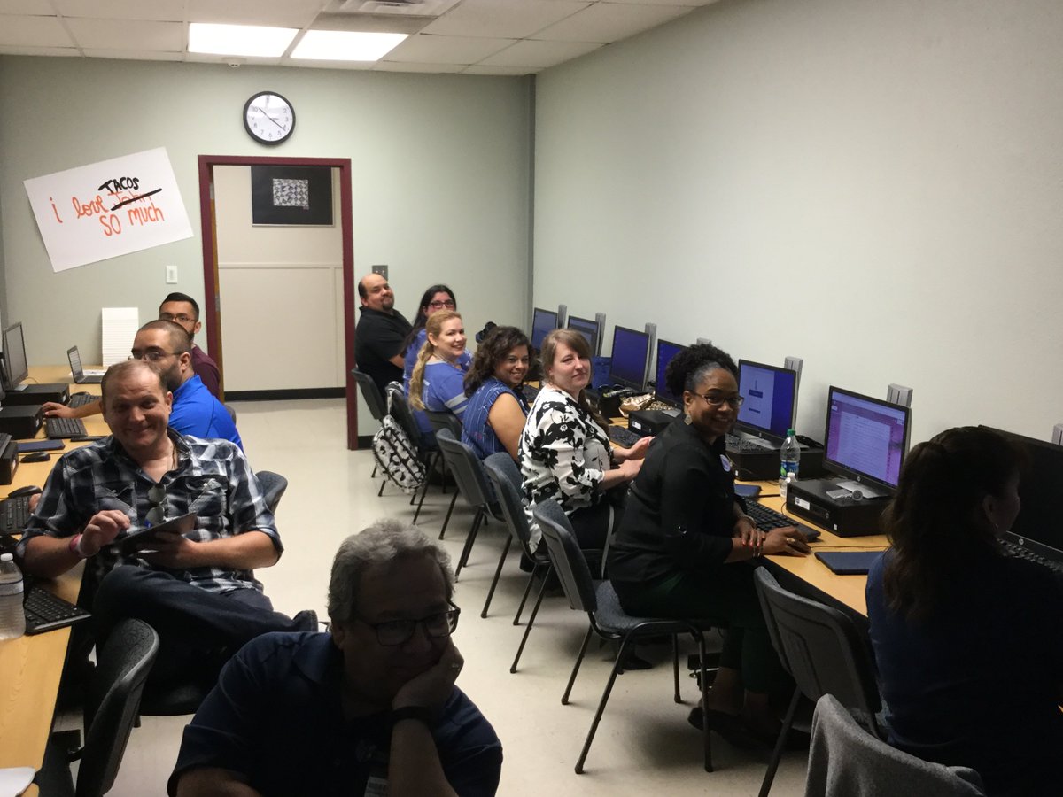 MMarloBrown's tweet photo. #2018TS2  #NISDTSS
Ready to learn in Kelly and John's session: "Photo Magic: Making Connections"! https://t.co/hFCuGP1L3b