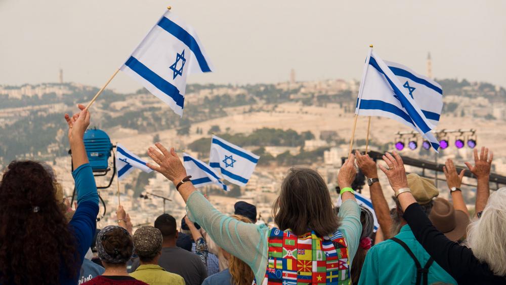 Daytopray's tweet photo. The Day of Prayer for the Peace of Jerusalem was a tremendous success this year! Retweet this report from CBN News and help us spread the word about what God is doing! https://t.co/BPnjQeicxL https://t.co/j4oWmmn8Ez