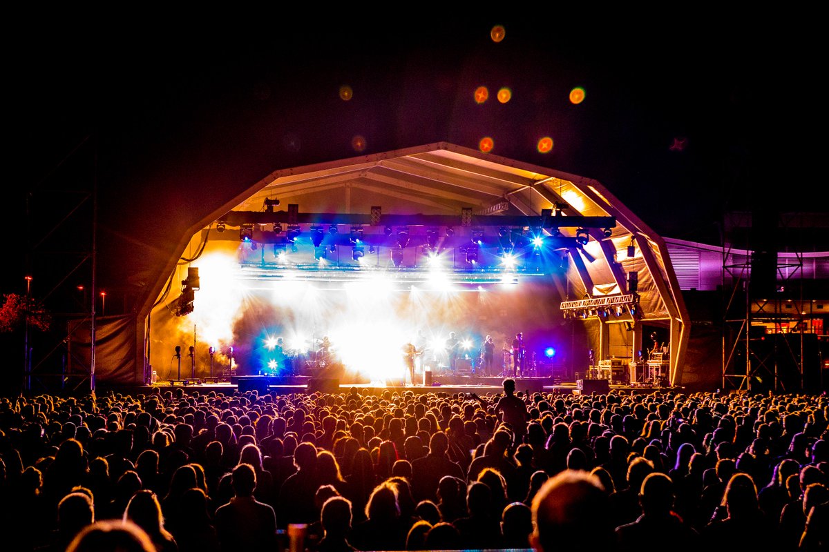 MartinAudioLtd's tweet photo. Limelight Presentation Systems invest in #MLA Compact, deploying it first at a three-day festival at the 7,500 capacity Don Valley Bowl: https://t.co/qxmSOEomWZ https://t.co/6pNpcbpyAg