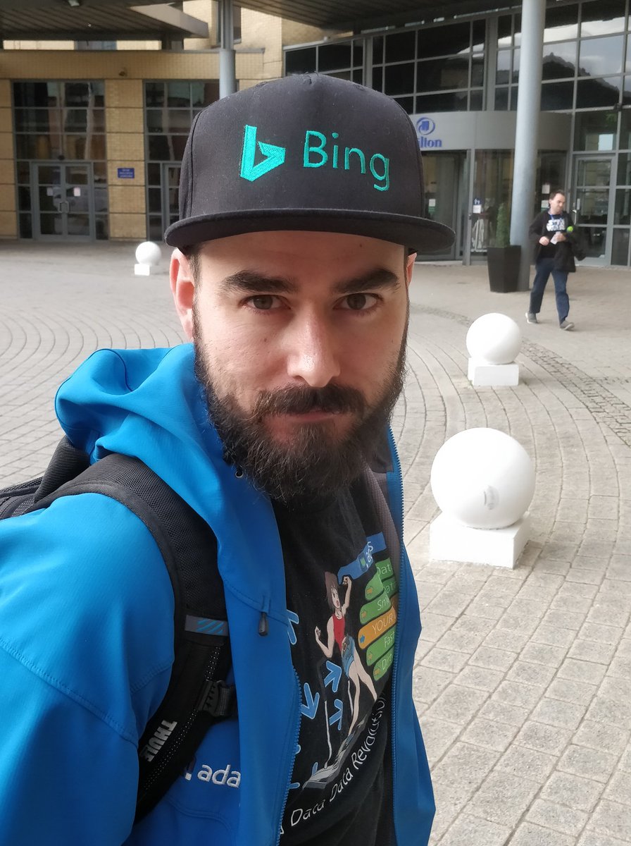 MrSiWhiteley's tweet image. There&apos;s commitment to the #Microsoft brand, then there&apos;s @SQLShark&apos;s #Bing hat... #SQLRelay