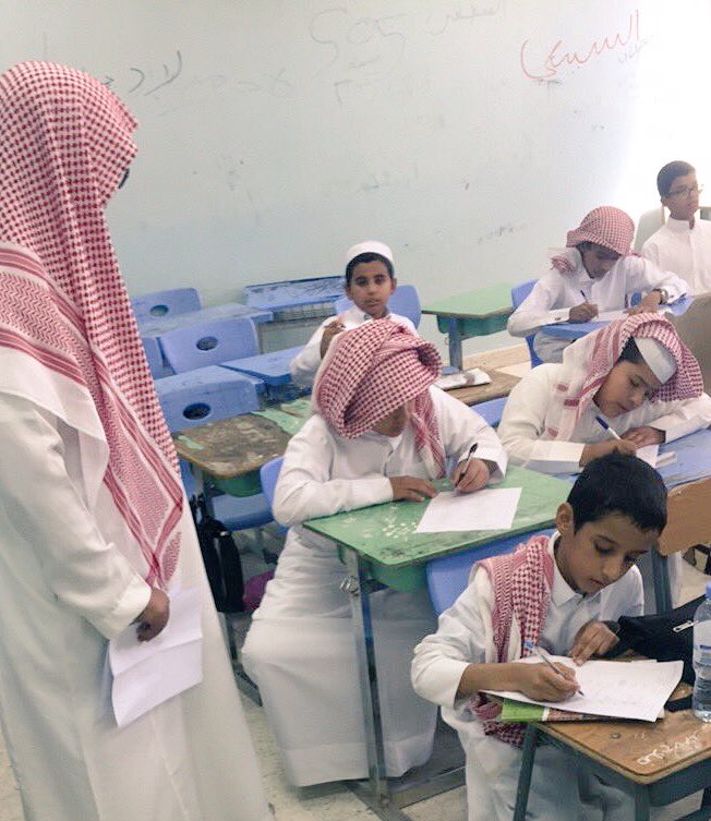 Rmaah1's tweet photo. جانب من تنفيذ الاختبار المعياري أحد أدوات مؤشرات الأداء بمتوسطة الإمام البغوي ويظهر في الصورة المشرف التربوي أ.منصور الغصن https://t.co/hjinw1uVEv