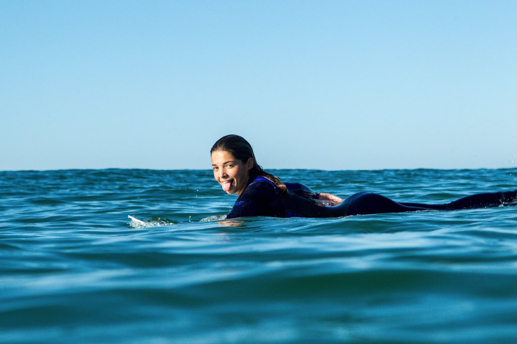 Roxy's tweet image. Down days at the #ROXYpro 🇫🇷 with this cheeky grom, #juliettelacome #MakeWavesMoveMountains