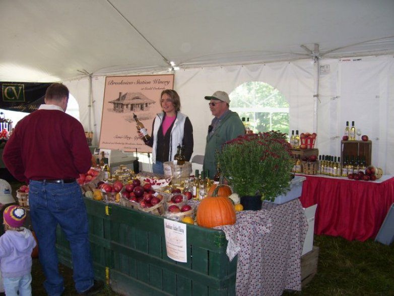festivalnet's tweet image. So many Featured Events in October! Like the Goold Orchard Apple Festival and Craft Show October 13 - 14 at Goold Orchards in Castleton, NY. Check out so many upcoming events! buff.ly/2O6fvIC #festivalnet #featuredevents #eventpromotion #vendors #artists #festivalsnearme