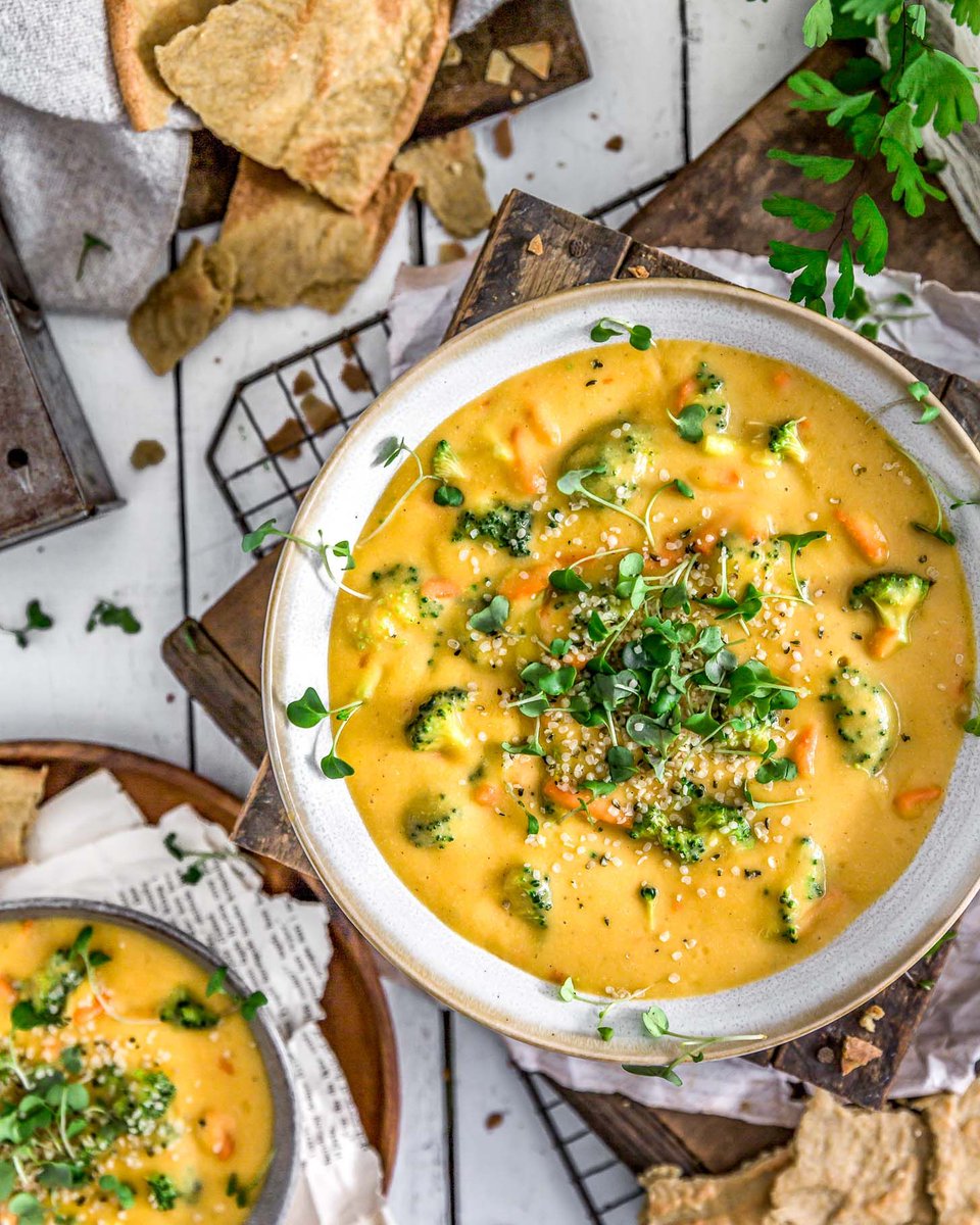 KitchnAdventure's tweet image. This soup is like one giant, cozy HUG! Full of flavorful feel-good ingredients, this soul-warming #Vegan Broccoli Cheese Soup is ultra-comforting, satisfying, and bursting with delicious rich cheesy flavor. buff.ly/2yiJ3bb