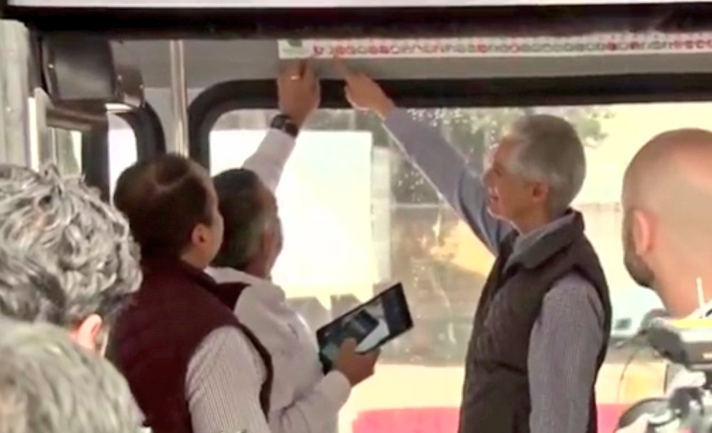 Edomex's tweet photo. Sigue la transmisión #EnVivo de la Puesta en Operación de la Estación Oriente (ERO) y del Servicio Exprés de la Línea II del Mexibús Ecatepec-Lechería en el #Edoméx. https://t.co/A6UMJ35cWO https://t.co/QXCoPtmIDg