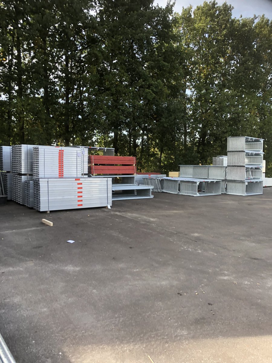RavesteynGevel's tweet photo. Weer 2000 m2 uitbreiding blitz steiger. Vanmorgen geleverd, deze week gelijk bijna alles weer weg. https://t.co/AaWcEdOS3T