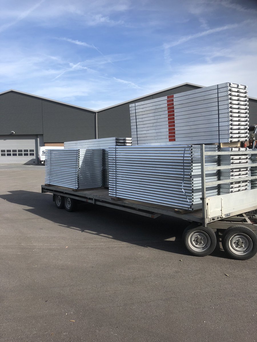 RavesteynGevel's tweet photo. Weer 2000 m2 uitbreiding blitz steiger. Vanmorgen geleverd, deze week gelijk bijna alles weer weg. https://t.co/AaWcEdOS3T
