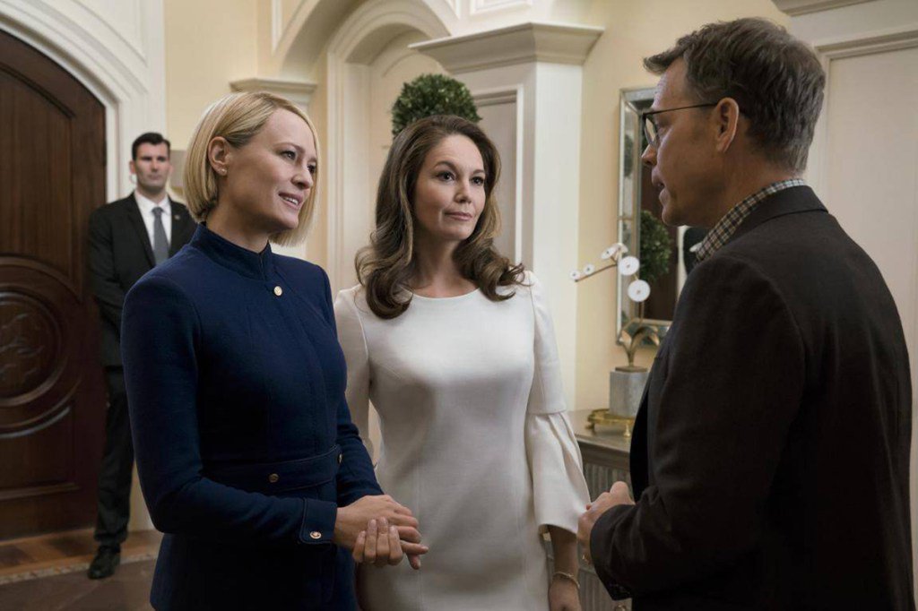 applausscom's tweet photo. Ya puedes ver el tráiler oficial de la última temporada de “House of Cards” https://t.co/j6BJ3n5FKy https://t.co/Ud9V84GxS4
