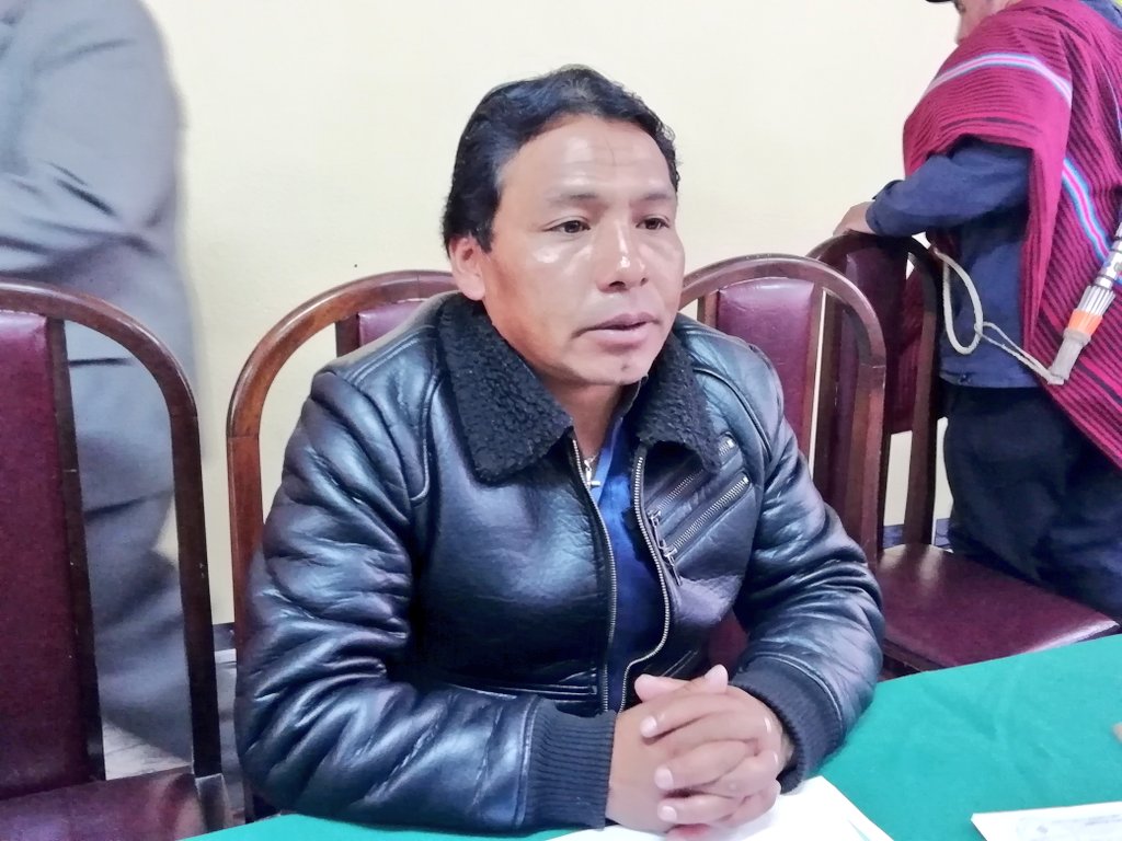 ArminCopa's tweet photo. #deÚltimo
Presidente de la #FEJUVE de #ElAlto #SandroRamirez informó que el ex presidente #GonzaloSanchezdeLozada presentó una contra demanda en contra de nueve víctimas de #OctubreNegro por daños y perjuicios https://t.co/YjSQxX7kbp