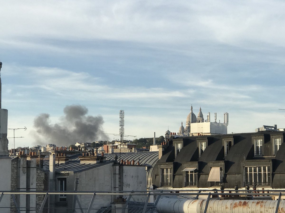 pretavoyager's tweet photo. Anyone know what/where this fire is in Paris? #incendie https://t.co/fq1F2eONcp