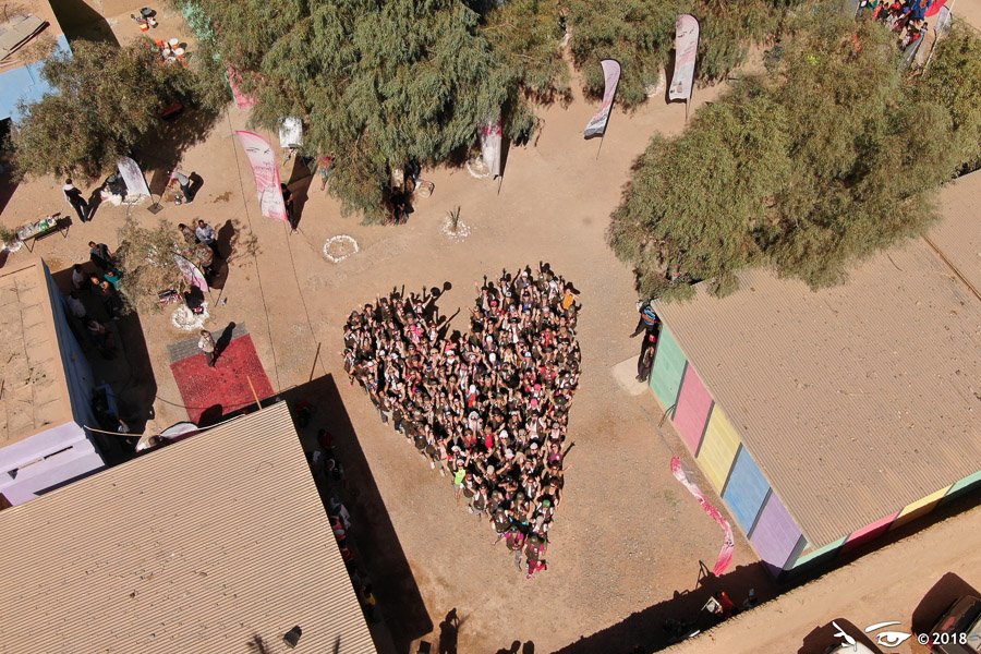 capfemina's tweet photo. [JOURNÉE D'ACTION SOLIDAIRE] École de Douar Essifa.
Pour rendre hommage à l'association Cœur de Gazelles, les Cap’Fées ont formé un grand cœur pour une photo de groupe, immortalisant cette journée placée sous le signe de la solidarité ❤️ #capfemina2018 https://t.co/njvk1B8xlL
