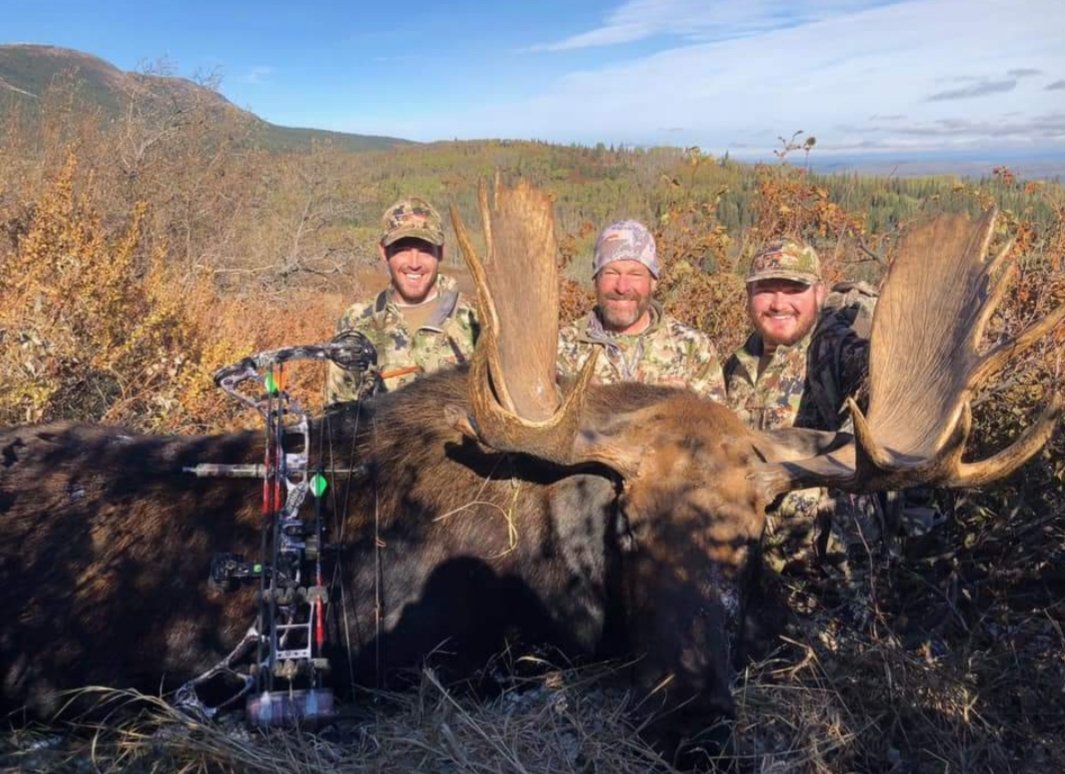 The badger boys from #Utah getting it done on this great #BritishColumbia bull moose!Putting the #killnstix #ventlator to the test and yes they proformed just like we said they would.
#Archery  #BowHunting #hunting #WheretheBloodTrailBegins #WhatGetsYouOutDoors #HuntWithAdditude