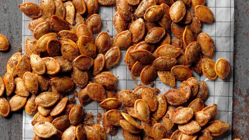 SharpHomeUSA's tweet photo. Roasted Pumpkin Seeds are the most fall-themed snack we can think of! Enjoy them in a jif with this sheet pan recipe: https://t.co/YyQjxHFoJg #fall #fallrecipe #pumpkin #pumpkinrecipe #pumpkinseeds #roastedpumpkinseeds #recipe #sheetpan #SharpSheetPan #SharpEats #SharpHome https://t.co/D6b0buB1LG