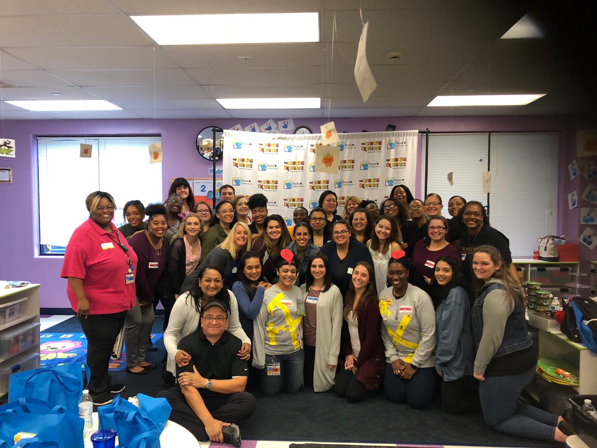 LaPollaaa's tweet photo. Big shout out to one of our host centers for Beyond the Building Blocks, TLE Edison! Thank you, thank you, thank you! #TLEbeyond #TLEedison #learnPLAYgrow @TheLearningExp https://t.co/rX03UigleG