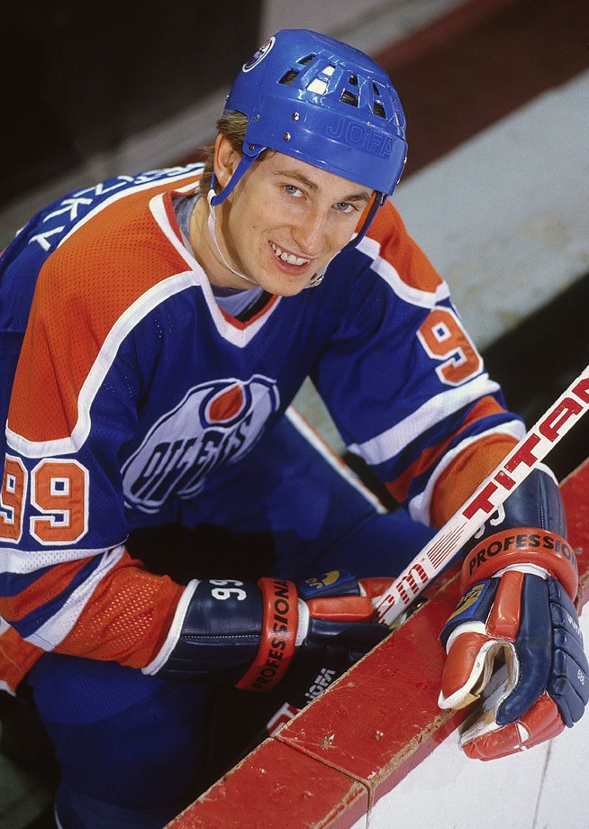 Wayne Gretzky : Stick handling, shooting, passing, playing through