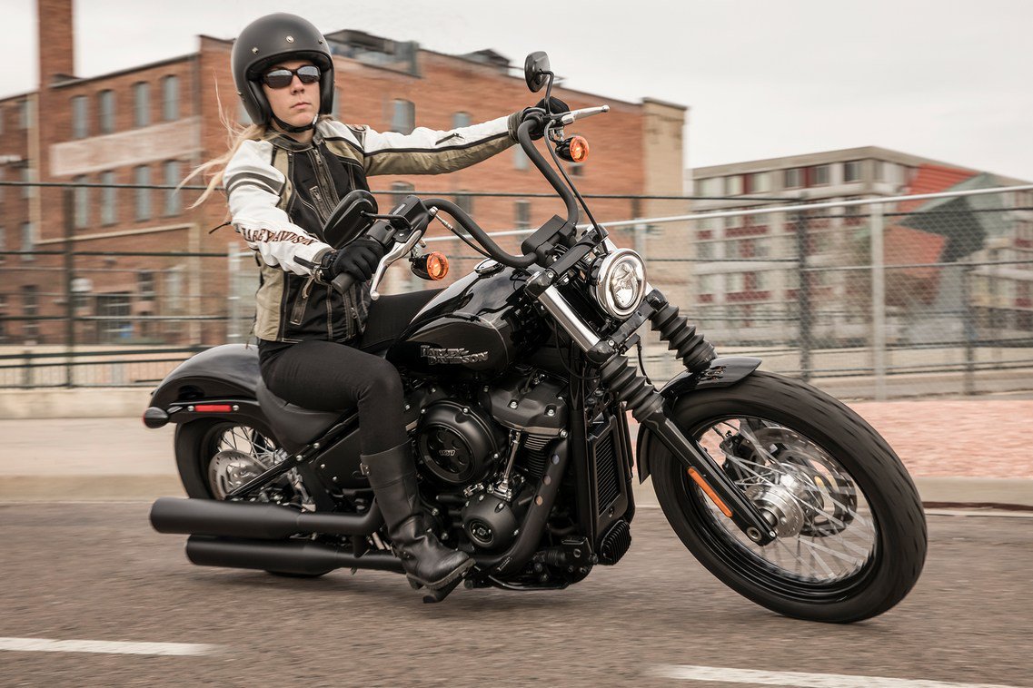 hdwestminster's tweet photo. Got a case of the Mondays? #HuntingtonBeachHarley is open til 7pm today! Stop by to check out smokin' hot bikes like the 2019 Street Bob and get the week started off right! https://t.co/0TOTLBy1Ol
