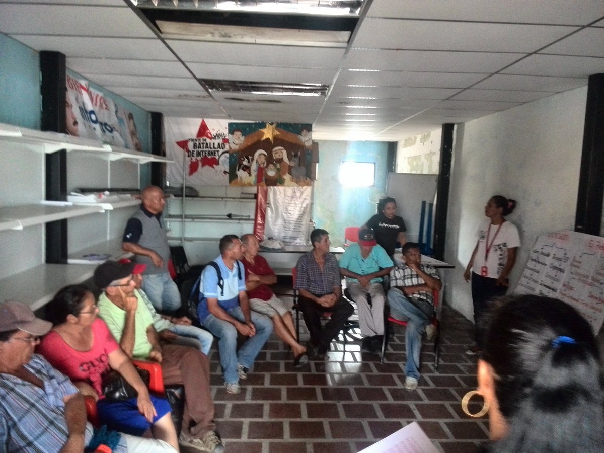 InfocentroLirio's tweet photo. Desde Infocentro Barinas seguimos cumpliendo con las orientaciones  del Pdte.@NicolasMaduro en socializar el conocimiento sobre le Economia Digital al Poder Popular que hace vida en el punto y circulo del Infocentro comunal Lirio Segura.@InfocentroLirio @Bar08_inf @InBarinas https://t.co/3b0Jqg6cGN