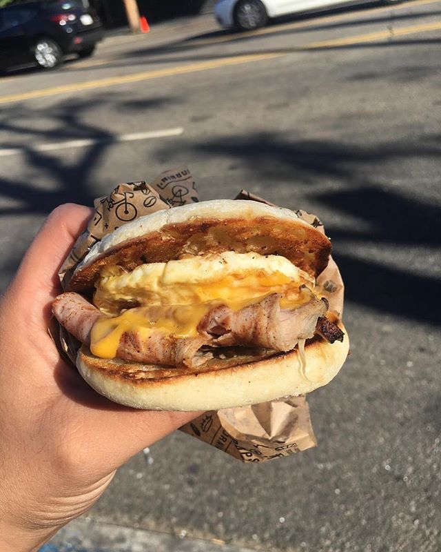 Division3Eats's tweet photo. Take a walk on the wild side π·: @shefmayo #Division3eats #Hollywood #OdeToOurPops #DaddyO #EnglishMuffin #Ham #OMEgg #AmericanCheese #Breakfast #Sandwich #NotAlwaysABiscuit https://t.co/aCqLboEBoy https://t.co/P9hX7dW6bp