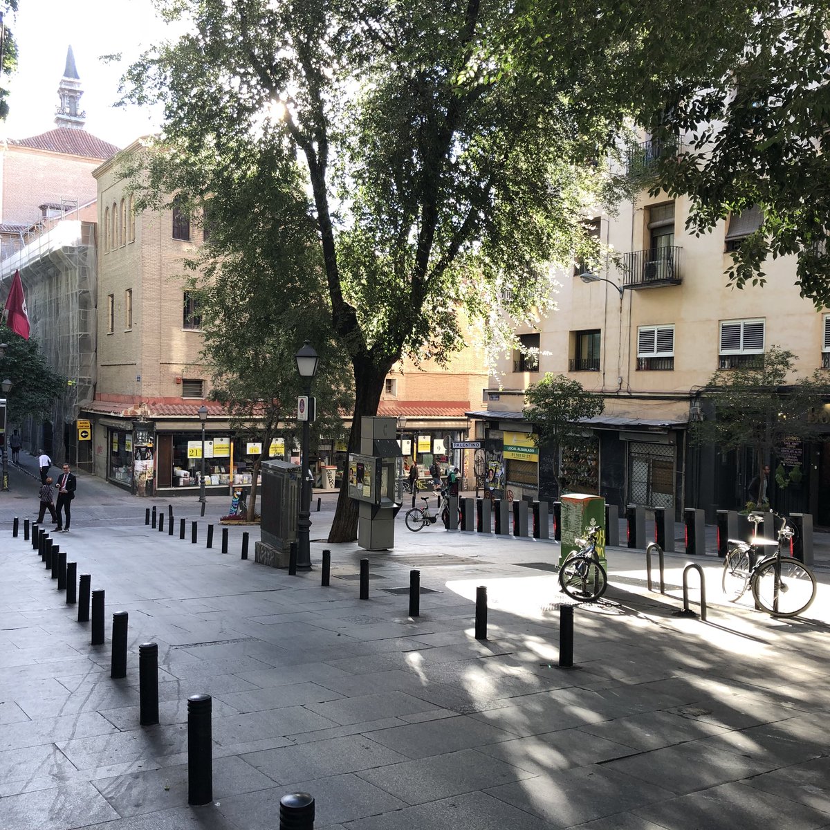 nacho_arenas's tweet photo. Te gustaría tener una oficina en centro de Madrid? Compartimos oficina en calle Pez. https://t.co/HDuQKR7BEq