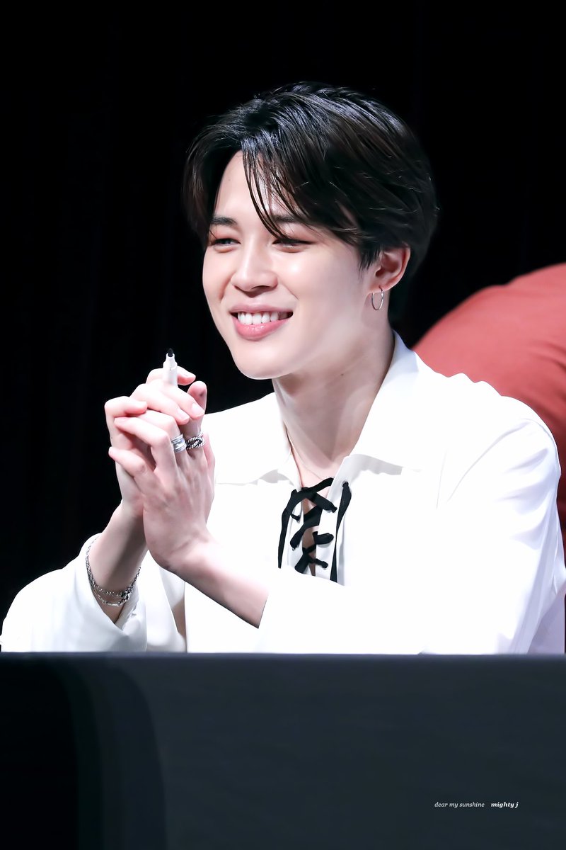 jimininsillage's tweet photo. You took me from darkness to light .
Do you realize how valuable it is?
You shine like a diamond.
I love you, I trust you 💜
#ARMYMESSAGEDAY #jimin @BTS_twt https://t.co/J7dMd0ft6Z
