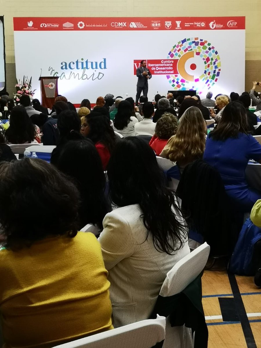 "Tienes que hacer lo que tienes que hacer y tienes que hacerlo bien". Hoy participamos en la Cumbre Iberoamericana de Desarrollo Institucional.
#fundacionsantiago
