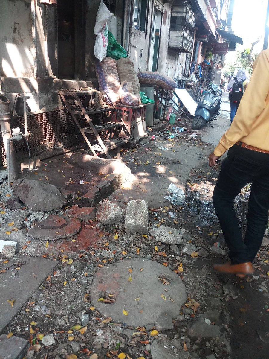 cleanpune's tweet photo. @PMCPune @CleanIndiaWatch @SwachhBharatApp @PMCPune @timesofindia @SmartPune @punemirror
Place- Indulal complex,LBS Road,Navi Peth,pune https://t.co/kERpSfsthD