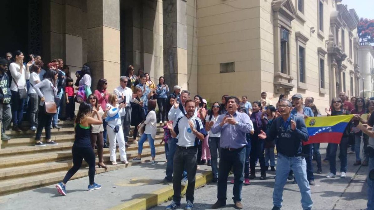 ElNacionalWeb tweet picture