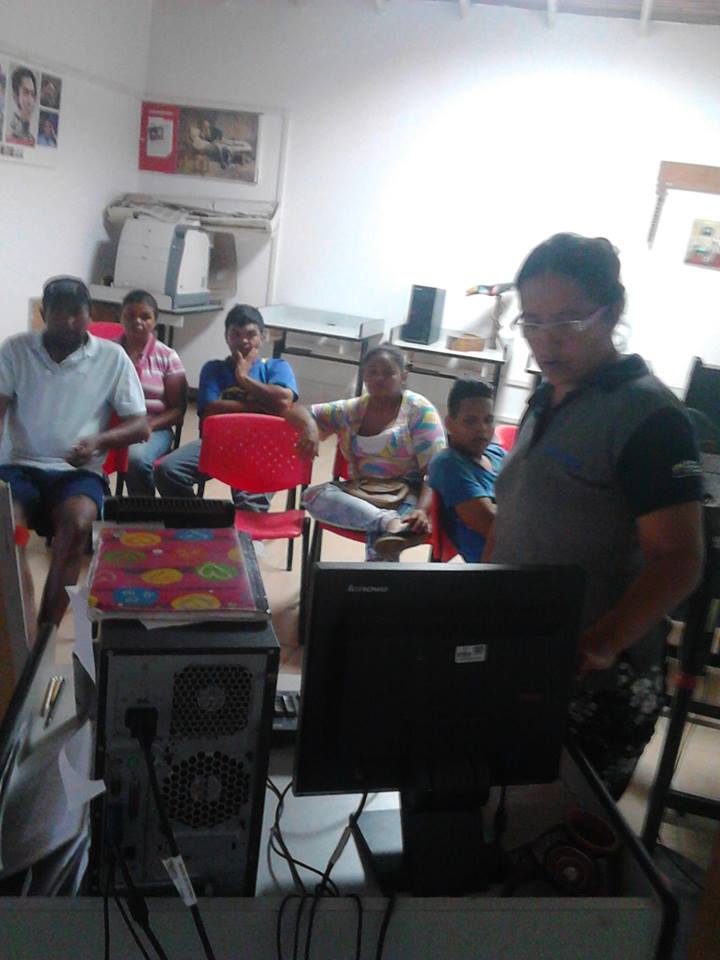 InfocentroLirio's tweet photo. #VenezuelaEnCrecimiento

 Voceros y voceras de diferentes Consejos Comunales participaron en los talleres de Economía Digital.

https://t.co/wyVHgLU7ez 

#infocentro4x4 https://t.co/2r3LTzJNAa