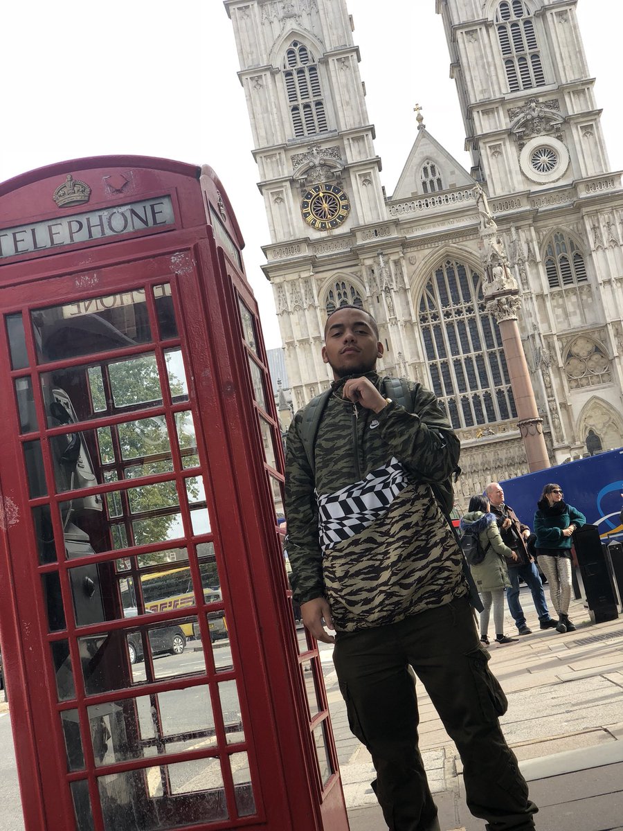 IMKING_T's tweet photo. LONDON LOOK🇬🇧💂🏼‍♂️ https://t.co/Q5qsnKOGtv
