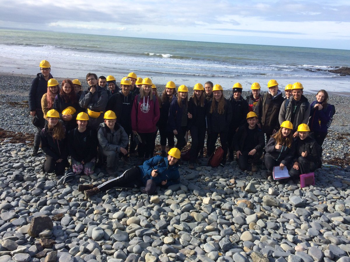HelenRobertsOSL's tweet photo. Definitely a morning of two contrasting weather conditions today for the first of our @AU_DGES #SuperSediments fieldwork sessions for #GG22010. Well done teams - some great work today! Looking forward to our other forthcoming fieldtrips... https://t.co/Nv9M7U4vUd
