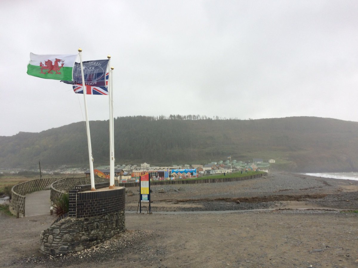 HelenRobertsOSL's tweet photo. Definitely a morning of two contrasting weather conditions today for the first of our @AU_DGES #SuperSediments fieldwork sessions for #GG22010. Well done teams - some great work today! Looking forward to our other forthcoming fieldtrips... https://t.co/Nv9M7U4vUd