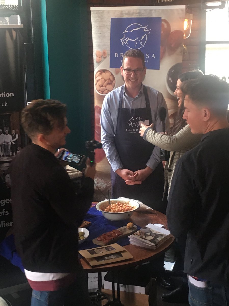 thechefsforum's tweet image. Alex Bell from ⁦@Brindisa⁩ being interviewed by ⁦@BristolLocalTV⁩  ⁦@PataNegraBris⁩ #friendlyface on air this evening at 6 &amp;amp; 9pm!!