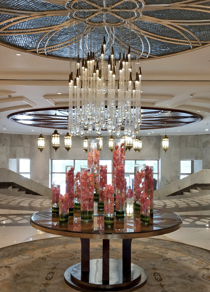 tajpalacedelhi's tweet photo. #TajPalaceNewDelhi supports the @ELLEINDIA #BreastCancer Awareness Campaign. Glimpses of our resplendent lobby bedecked with  #pink-hued florals. #EBCC https://t.co/wSzivtw6ud