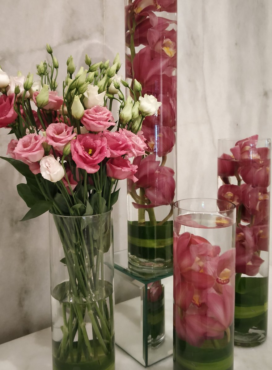 tajpalacedelhi's tweet photo. #TajPalaceNewDelhi supports the @ELLEINDIA #BreastCancer Awareness Campaign. Glimpses of our resplendent lobby bedecked with  #pink-hued florals. #EBCC https://t.co/wSzivtw6ud