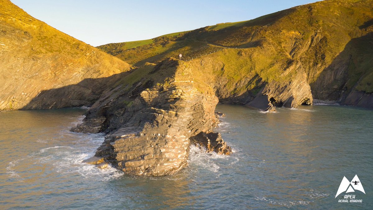 ApexAI's tweet photo. Looking in from out. #northcornwall #crackingtonhaven #gh4 #lumix #freefly #movi5 #cinestar #goldenhour #lovewhereyoulive #dronephotography #drone #dronephoto https://t.co/WdfumzOtsb