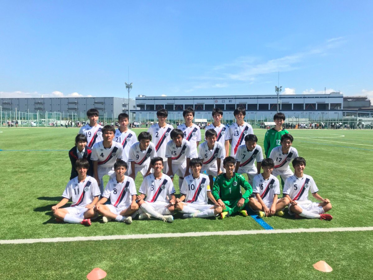 2ayatomo's tweet photo. 10年間のサッカー人生終わりました。
心から33期山田高校サッカー部でよかったと思えました。
キャプテンも10番も背負わせてもらってなかなかできない経験ありがとうございました。
選手権は最後ぼこぼこやったけどいい経験でした！
今までありがとうございました！
楽しかったです！ https://t.co/izM1pkKvns
