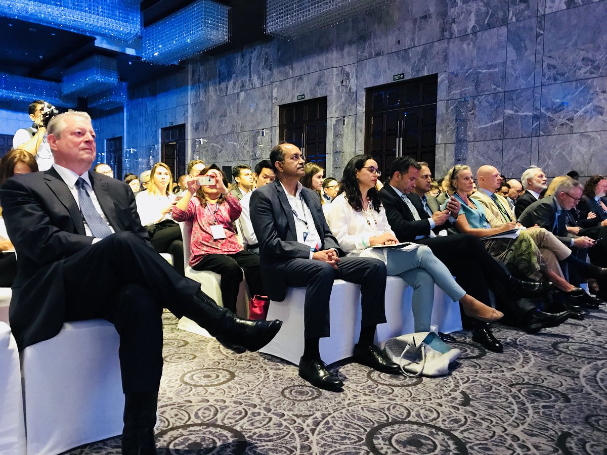 SIAita_'s tweet photo. Una giornata entusiasmante al summit di #NuovaDelhi per #PowerofImpact. Appena arrivato @algore, al fianco di @RNTata2000 @TataCompanies. Abbiamo ripreso questo importante momento del summit in diretta, per provare a condividere al massimo queste ore con l'#Italia 🇮🇹🇮🇳 #impinv https://t.co/K0TUpuCMjZ