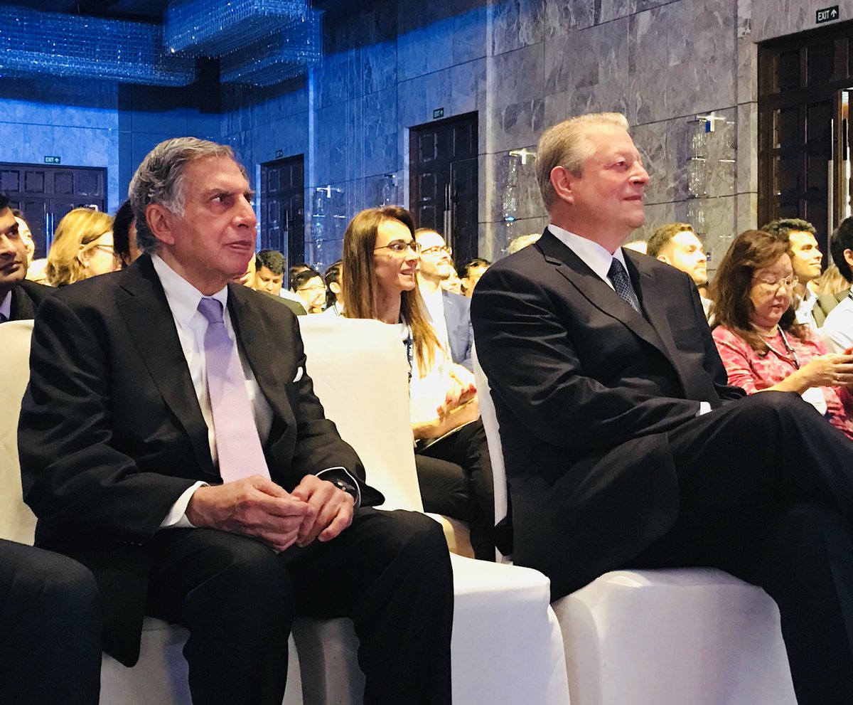 SIAita_'s tweet photo. Una giornata entusiasmante al summit di #NuovaDelhi per #PowerofImpact. Appena arrivato @algore, al fianco di @RNTata2000 @TataCompanies. Abbiamo ripreso questo importante momento del summit in diretta, per provare a condividere al massimo queste ore con l'#Italia 🇮🇹🇮🇳 #impinv https://t.co/K0TUpuCMjZ
