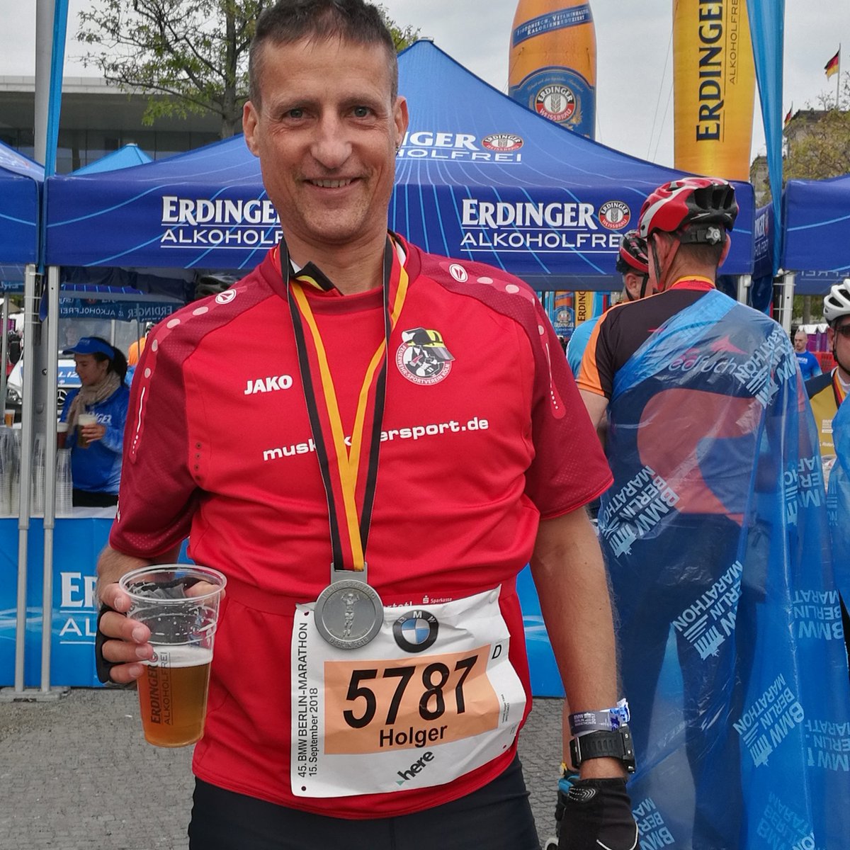 fsv_koeln's tweet photo. Holger Dehmel beim 45. Berlin-Marathon im Bereich Inlineskating zur Vorbereitung auf die #feuerwehreishockeyliga #fel #Feuerwehr https://t.co/UBus8WHwwj
