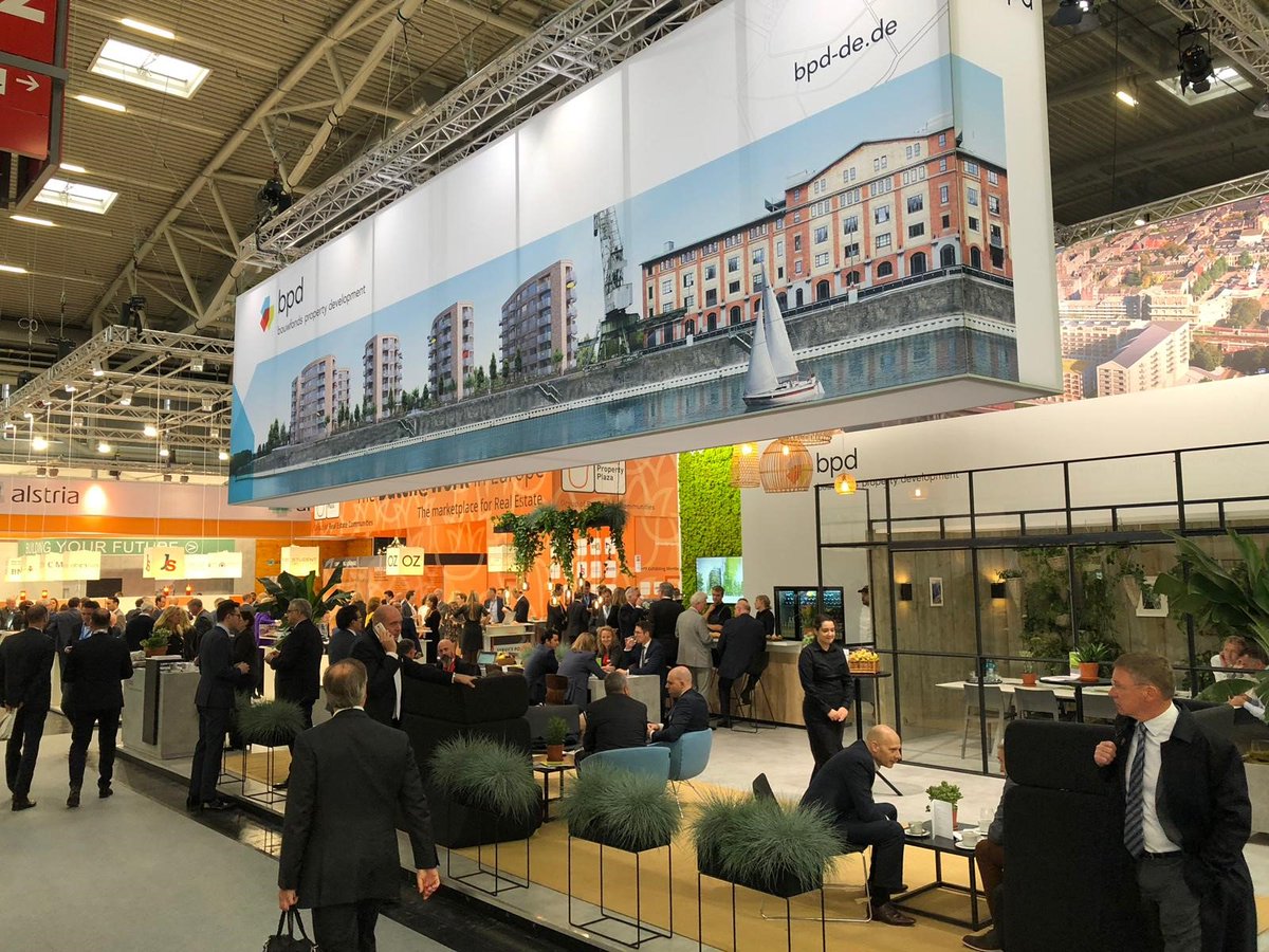 bpd_nl's tweet photo. Hi from @exporeal_team, de grootste B2B #vastgoedbeurs van Europa in #München. Morgen 9 okt organiseren we een netwerk- en discussieforum ‘Mobility solutions for new city extensions’, o.b.v. ons onderzoek ism een onderzoeksbureau uit Keulen. Kom langs! Stand A2.220 #exporeal https://t.co/7f6n9fM2Bi
