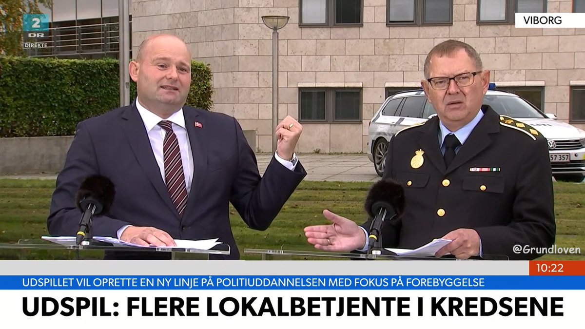 Grundloven's tweet photo. Præsentationsteknisk genialt af Hr. @SorenPape, at politiet selv deltog aktivt i fremlæggelsen, argumentationen og besvarelsen af udspillet overfor pressen.

Der var "ikke et øje tørt" da journalisterne gik derfra med alle spørgsmål sagligt besvaret.

#DkPol #DkMedier #Politi https://t.co/3dd2MDUfHd