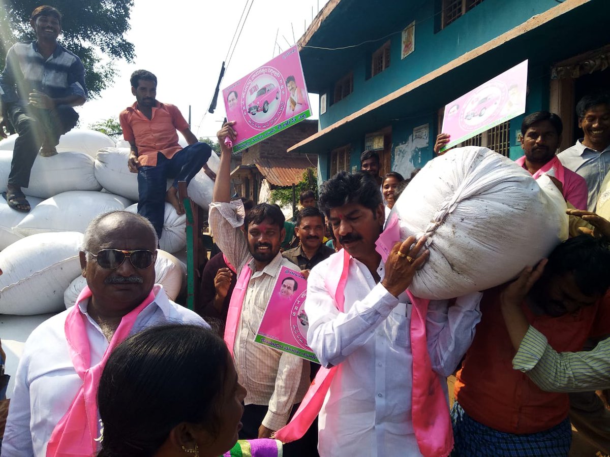 NaikMla's tweet photo. Met with villagers of Colony Thanda &amp; Vusali Thanda as Part of "Palle Baata" Program. Hoisted the flags of TRS Party in both villages and addressed the gatherings. Went to every door step of  Villages &amp; explained the Various Welfare &amp; Development Schemes launched by TRS Govt. https://t.co/bGfMGdJH9u