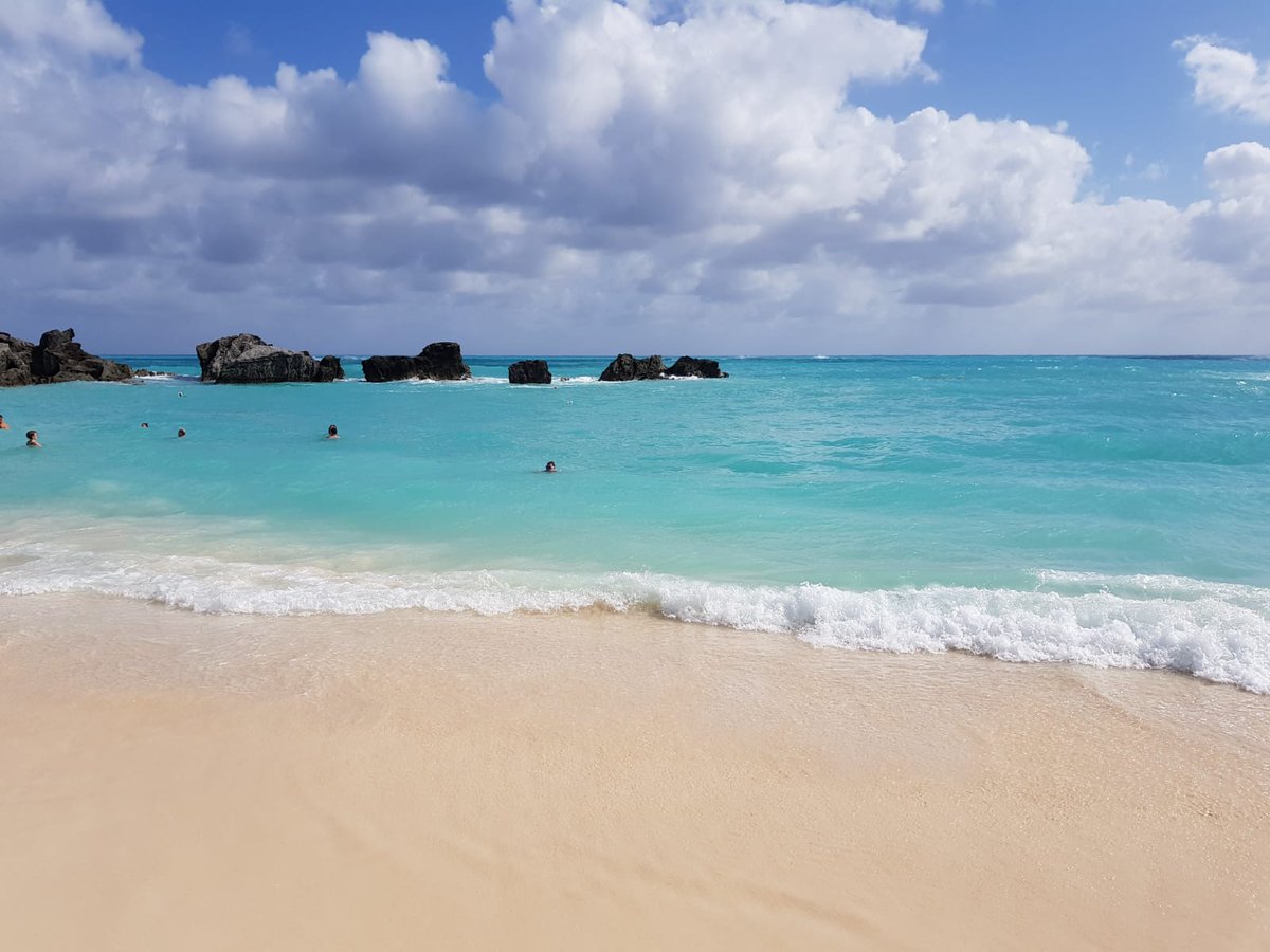 zehir_m's tweet photo. Merci @Orange_France @huawei séminaire aux #Bermudes 🙏 🌞🌴 https://t.co/v9dnXP0LfT