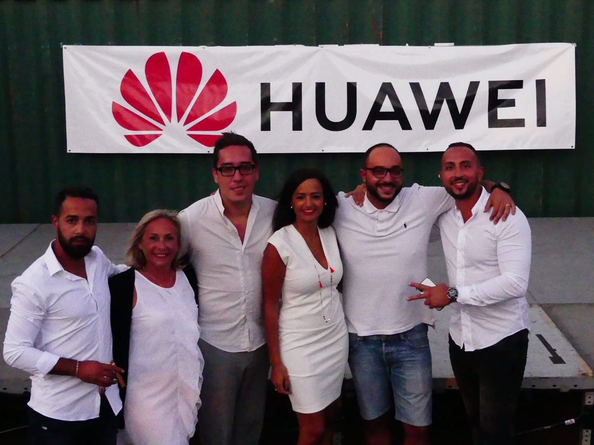 zehir_m's tweet photo. Merci @Orange_France @huawei séminaire aux #Bermudes 🙏 🌞🌴 https://t.co/v9dnXP0LfT