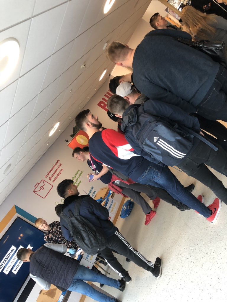 leedstrinitysu's tweet image. Getting busy the in the atrium, students inquiring about being a course rep #Courserep #Representation ltsu.forms-db.com/view.php?id=66…
