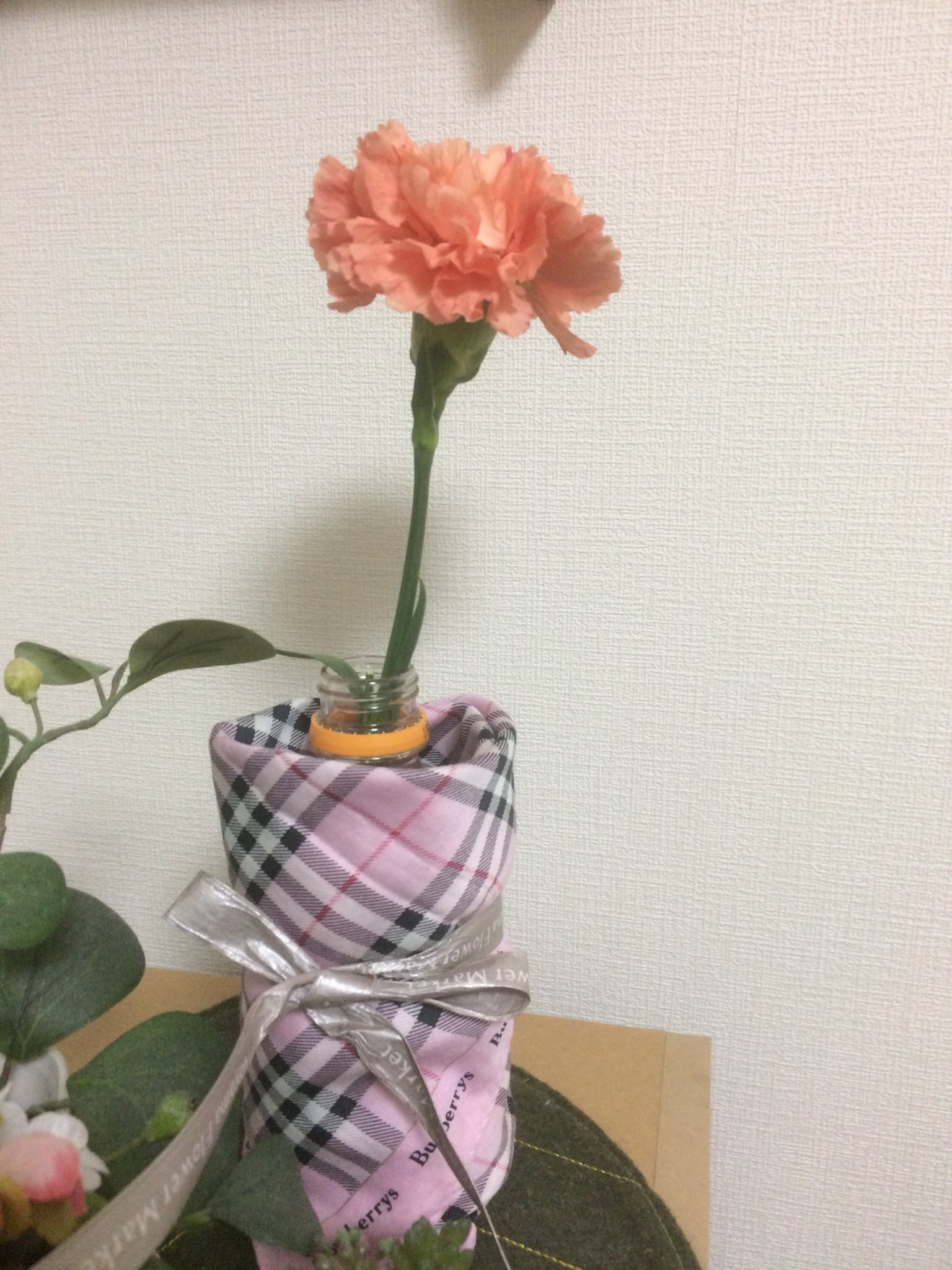 リキョウ V Twitter 7日のオフ会で閻魔さんからこんな差し入れが こんなオシャレな差し入れは見たことがない ありがとうございました 花瓶がないからハンカチ巻いたペットボトルで代用してるwセンスのなさに絶望中 T Co Ekus7gjqun Twitter リキョウ V Twitter 7日のオフ会で閻魔さんからこんな差し入れが こんなオシャレな差し入れは見たことがない ありがとうございました 花瓶がないからハンカチ巻いたペットボトルで代用してるwセンスのなさに絶望中 T Co Ekus7gjqun Twitter